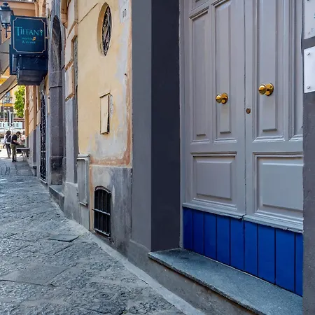 Lovelia: Square Lovely Bed & Breakfast