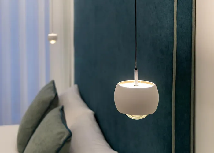 Lovelia: Square Lovely 3*