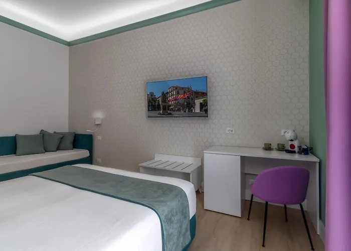 Lovelia: Square Lovely Sorrent