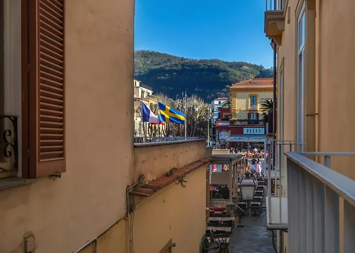 Lovelia: Square Lovely 3* Σορέντο