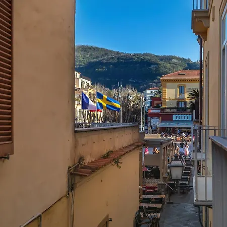 Lovelia: Square Lovely 3* Sorrento