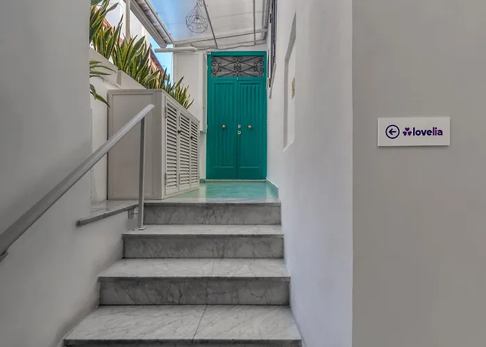 Bed & Breakfast Lovelia: Square Lovely 3*