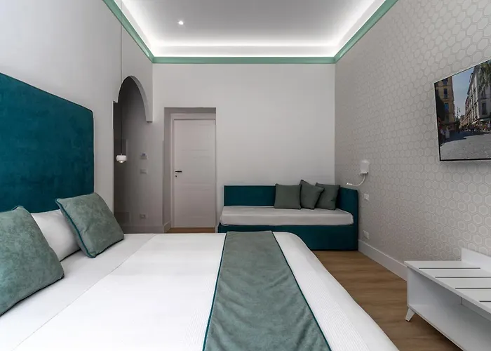 Lovelia: Square Lovely Bed & Breakfast