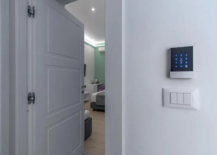 Bed & Breakfast Lovelia: Square Lovely