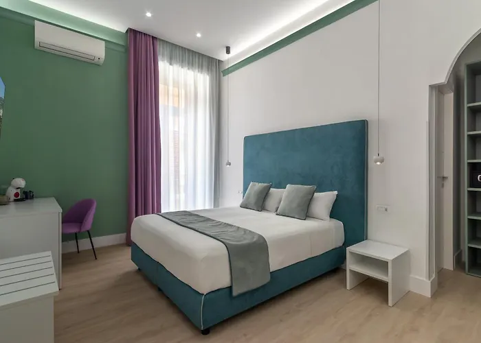 Bed & Breakfast Lovelia: Square Lovely