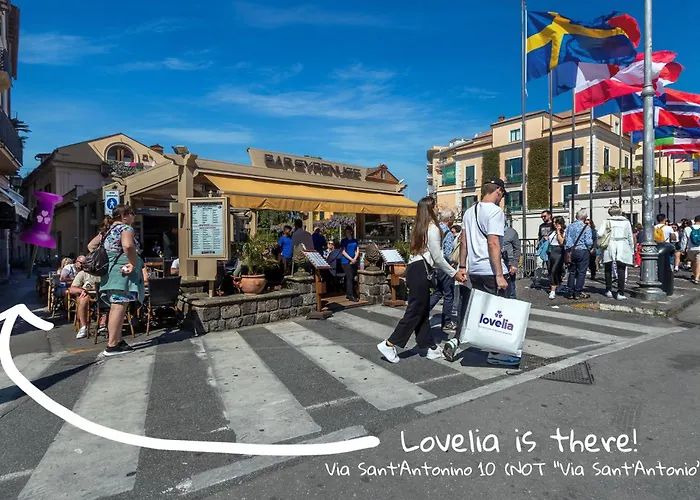 Lovelia: Square Lovely 3*